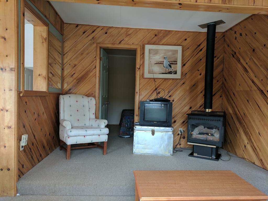 Algonquin Lakeside Inn Dwight Exterior foto